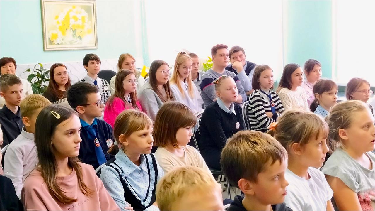 Встреча учащихся 2-11 классов Кабаковской СШ с настоятелем Свято-Симеоновского храма аг.Малеч