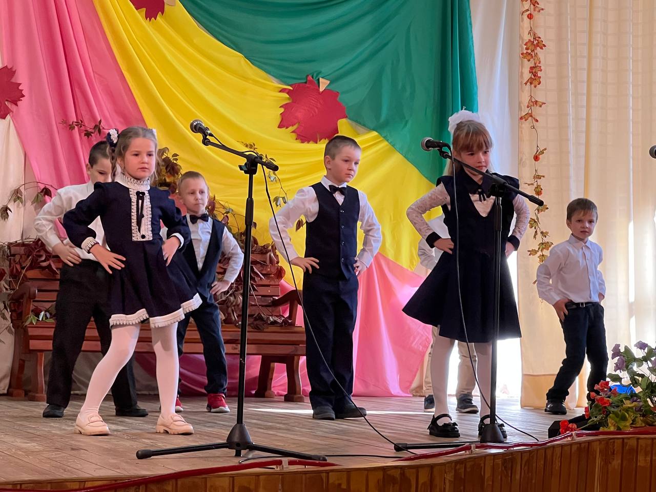 участие учащихся Кабаковской СШ в праздничном концерте, посвящённом дню матери