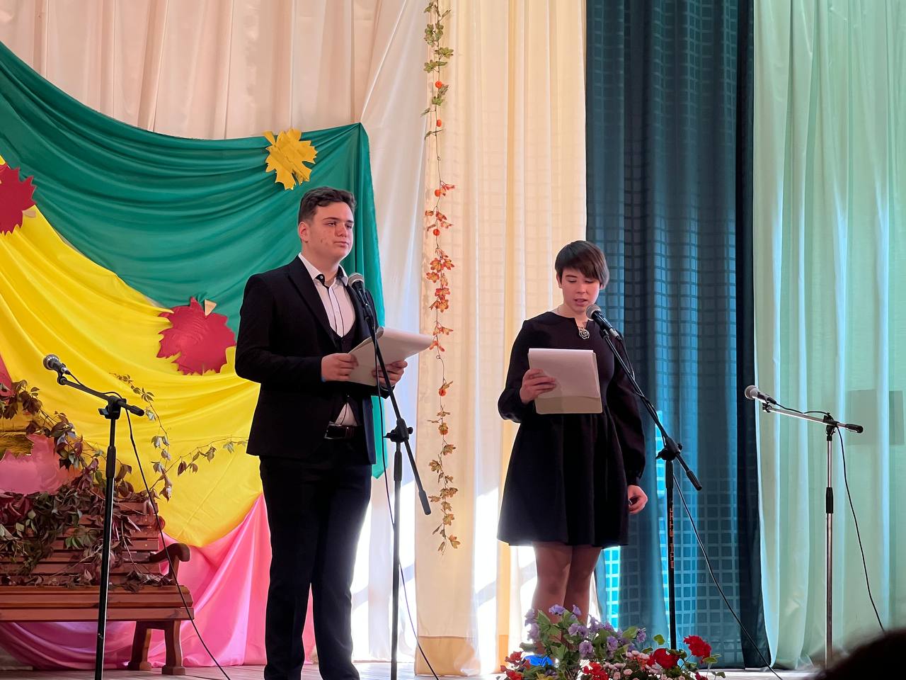 участие учащихся Кабаковской СШ в праздничном концерте, посвящённом дню матери
